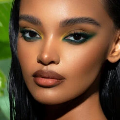 Yucca Eyeshadow Palette -Christophe Robin Shop p 550x550 1450