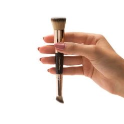 Charlotte Tilbury Hollywood Complexion Brush -Christophe Robin Shop p 550x550 1612