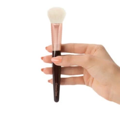 Charlotte Tilbury Magic Complexion Brush -Christophe Robin Shop p 550x550 1933